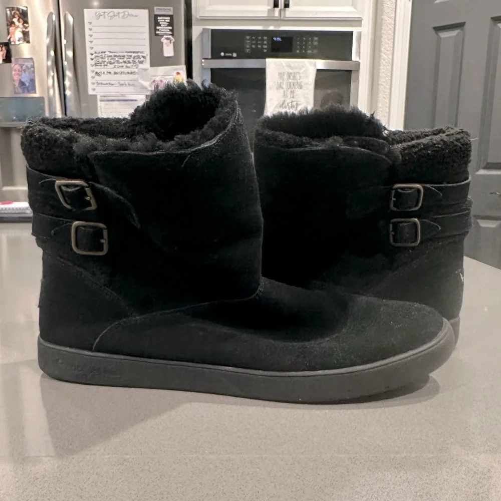 Ugg Koolaburra Leather Double Gold Buckle Fleece Lined Pull On Boots